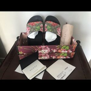 Authentic Gucci Bloom Supreme Slide Sandal